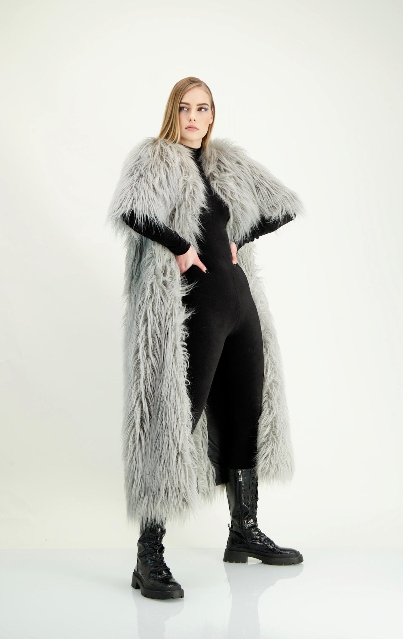 TULA - Long faux Fur Coat - Thang de Hoo